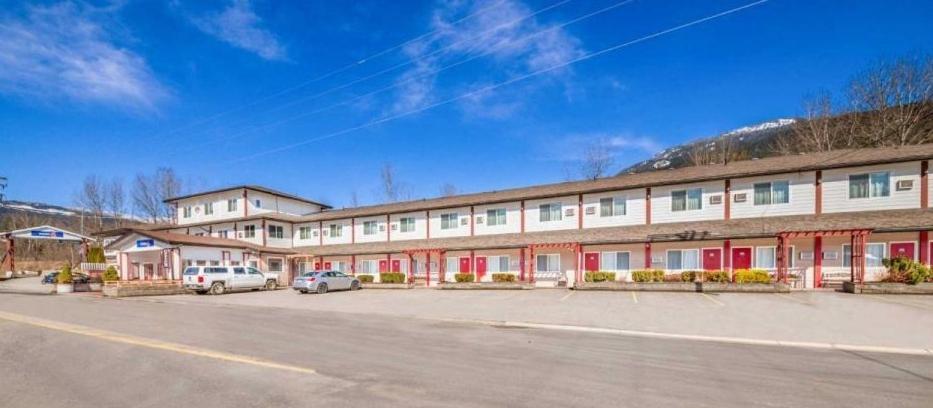 The Revelstoke Gateway Inn Exteriér fotografie