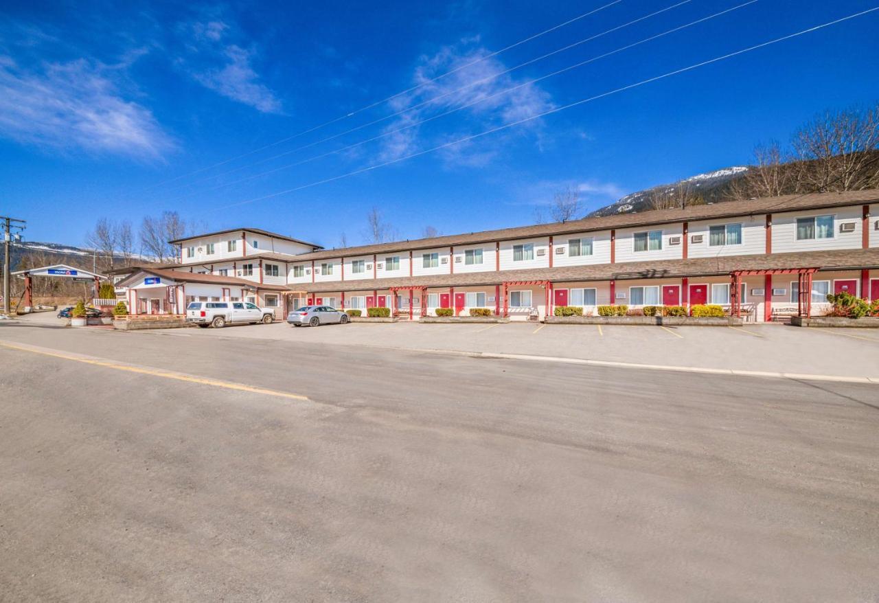 The Revelstoke Gateway Inn Exteriér fotografie